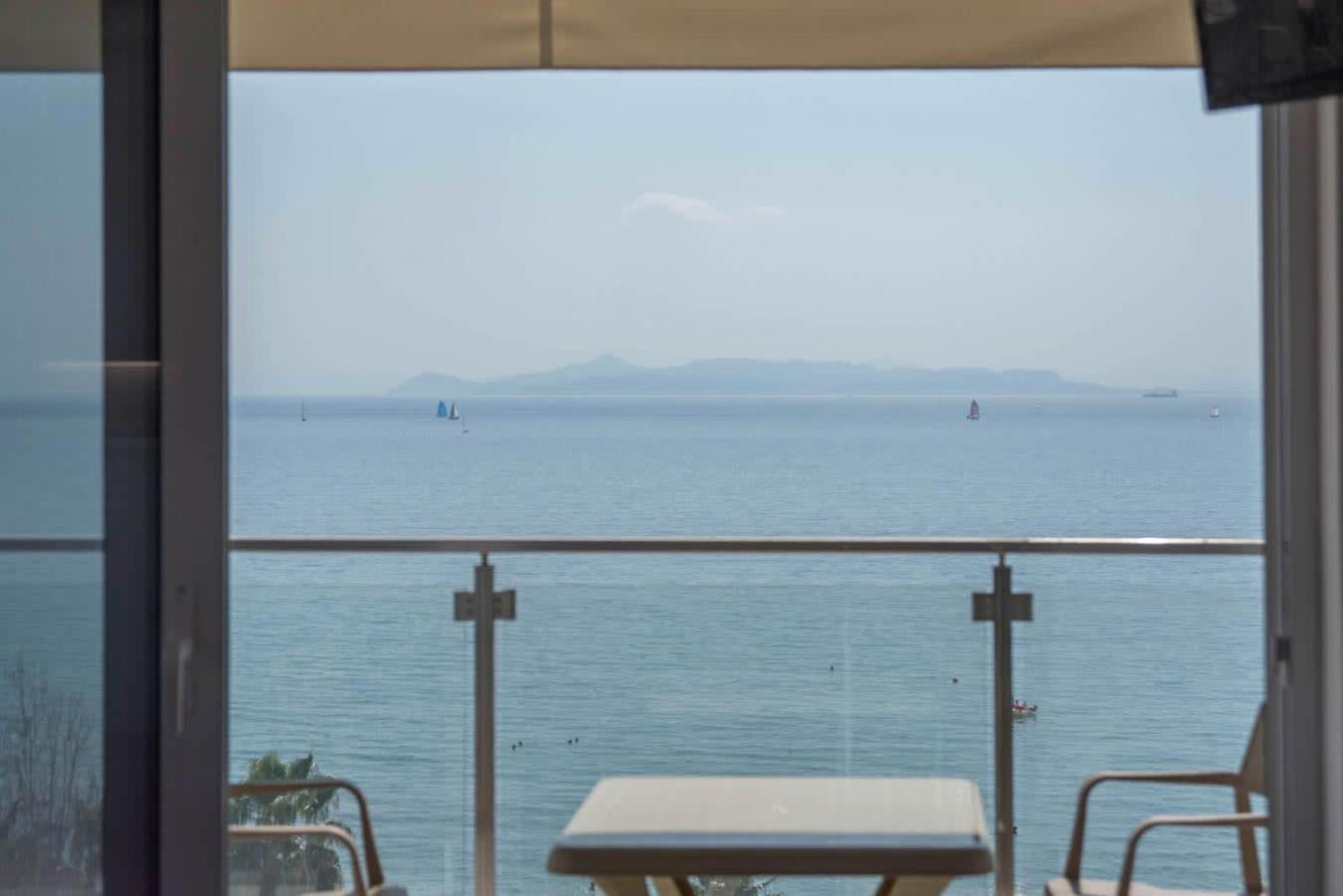 Breathtaking Seaview Studio In Athenian Riviera Exterior photo